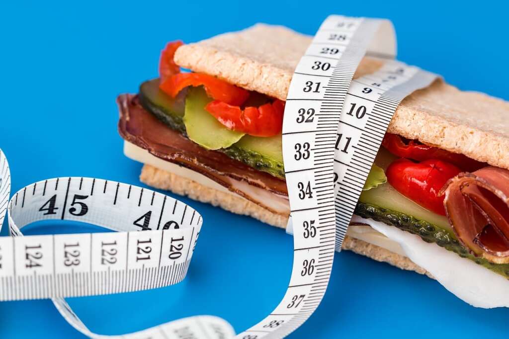 how to be in calorie deficit without being hungry